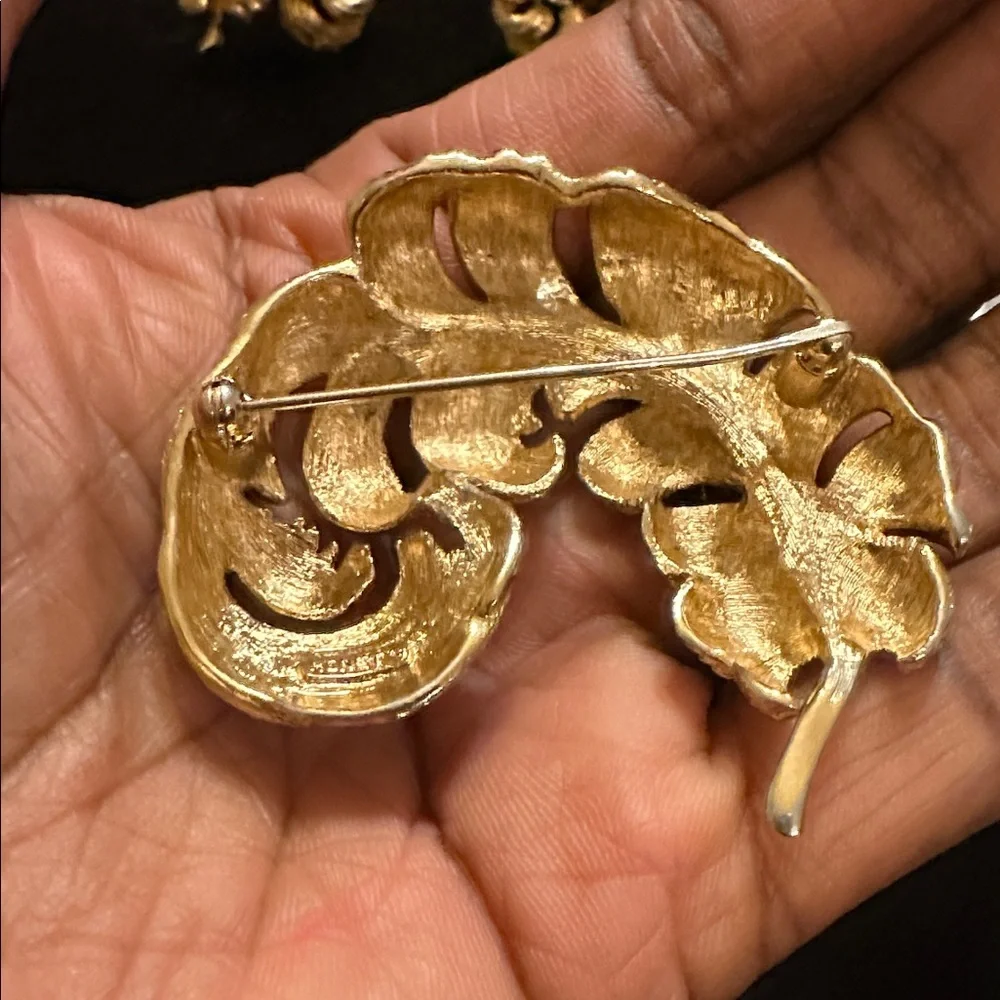 Monet Gold Textured Jewelry Broach and clip earrings - Picture 2 of 4